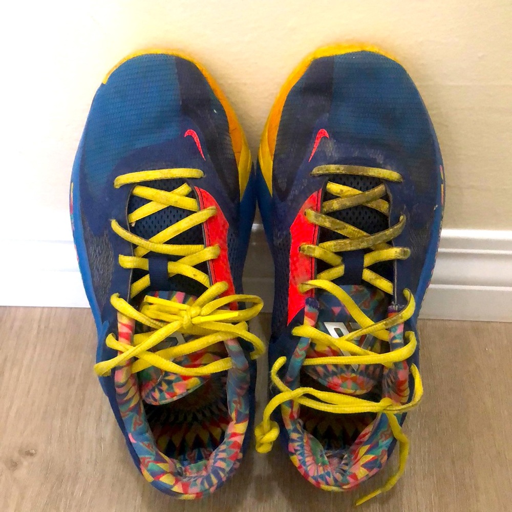 Size 5 Y Nike Gianis